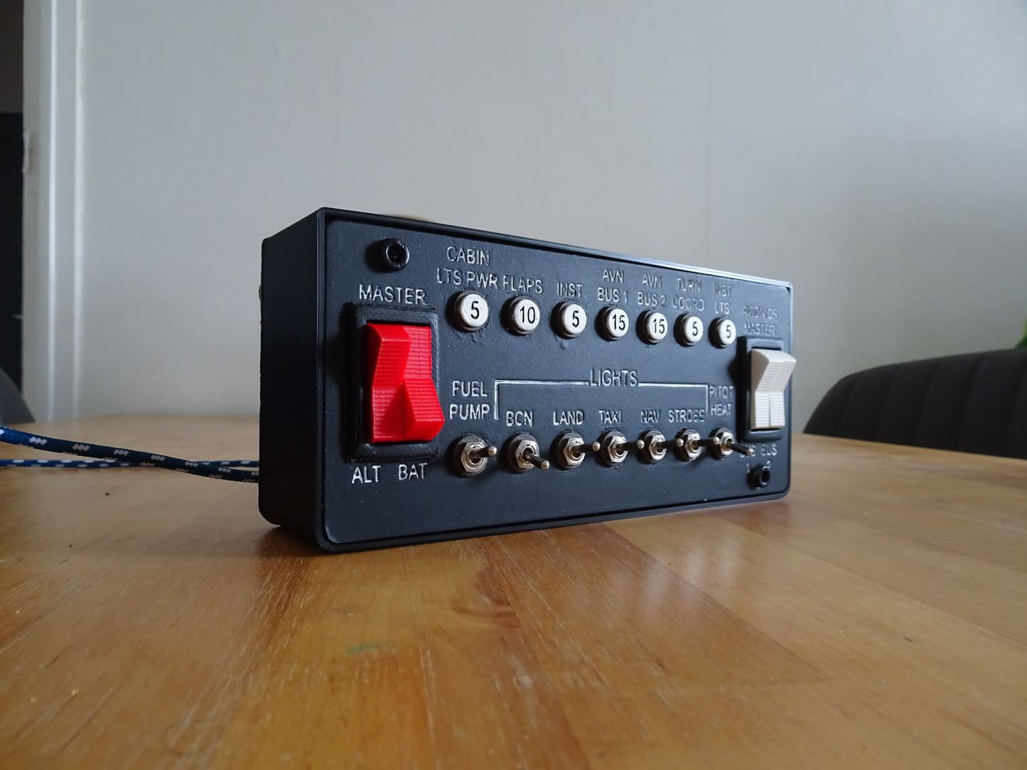 Cessna 172 inspired toggle box